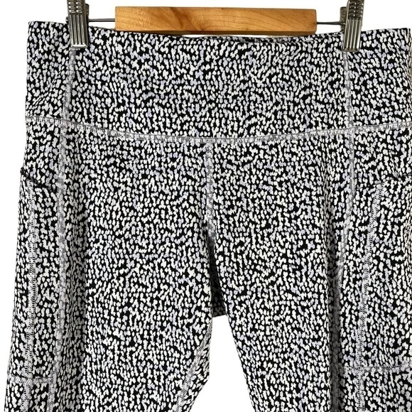 ATHLETA Ultimate Stash Textured 7/8 Tight Leggings FA23 659435 - Picture 5 of 12